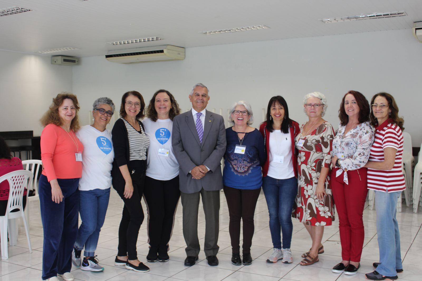 Voluntárias do projeto Bebê Solidário com o presidente Osmar de Araújo Gomes.